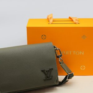 [국내배송]루이비통 테이크오프 메신저 크로스백