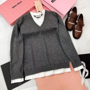 [국내배송]미우미우-MIU MIU 여성 V카라 페이크 투 울 스웨터-12386