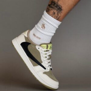 [국내배송]조던1 X 트레비스스캇 골프 뉴트럴 올리브