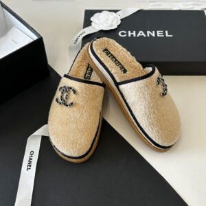 [국내배송]샤넬 수입고급 cc로고 송치 양털 뮬