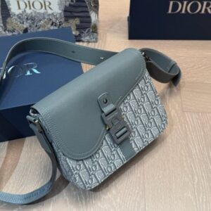 [국내배송]디올 Saddle 스몰 플랩 스트랩백