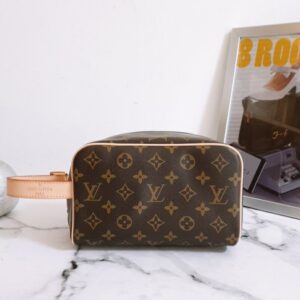 [국내배송]루이비통 락커 돕 키트 모노그램 파우치백
