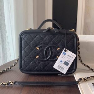 [국내배송]샤넬 코스메틱 케이스 미듐 캐비어 블랙 금장 A93343