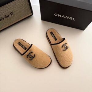 [국내배송]샤넬 체인 CC 로고 시어링 스웨이드 뮬 슬리